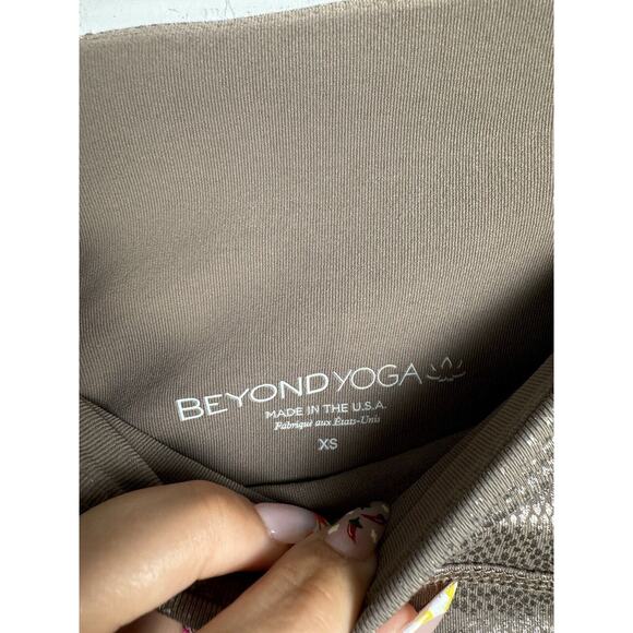 Beyond Yoga Metallic Snake Print Athleisure Glam Biker Workout Shorts XS - Picture 2 of 5